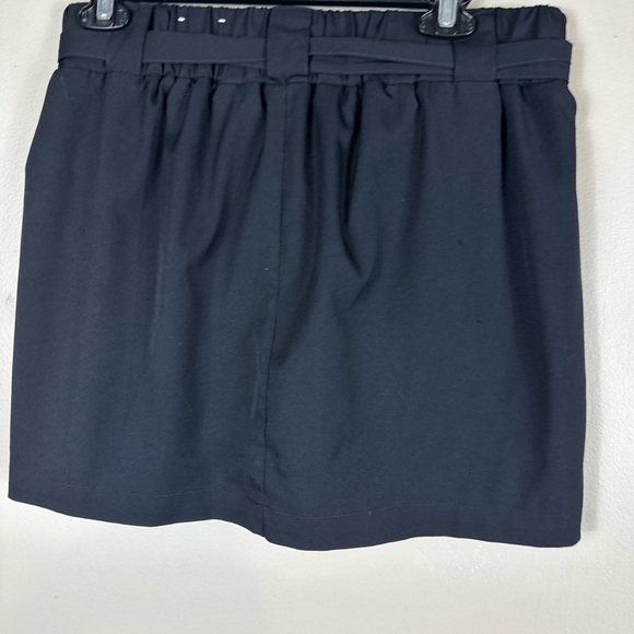 St. John bay black petite med 15” waist15” length like new skorts - Picture 6 of 6